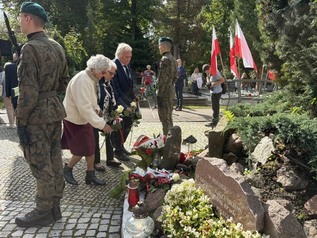 Mieszkańcy Elbląga uczcili 87. rocznicę napaści Związku Sowieckiego na Polskę 44