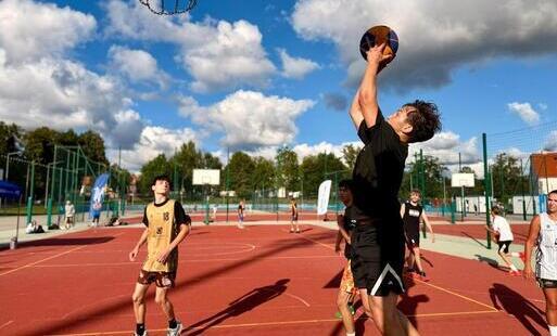 Zdjęcie do Wakacyjny turniej koszyk&oacute;wki 3x3 na Kalbarze