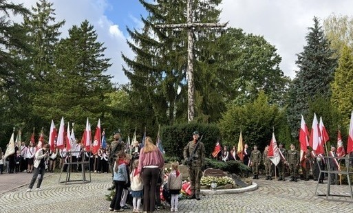 Zdjęcie do Mieszkańcy Elbląga uczcili 87. rocznicę napaści Związku Sowieckiego na Polskę