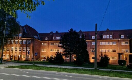 Zdjęcie do Nowa iluminacja budynku Zespołu Szkół Gospodarczych
