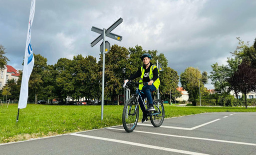 Zdjęcie do &bdquo;Rowerowy zawr&oacute;t głowy&rdquo; &ndash; czyli jak bezpiecznie poruszać się w ruchu drogowym